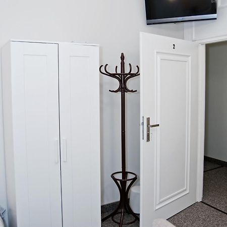 Rodmos Hostel Люблин Экстерьер фото