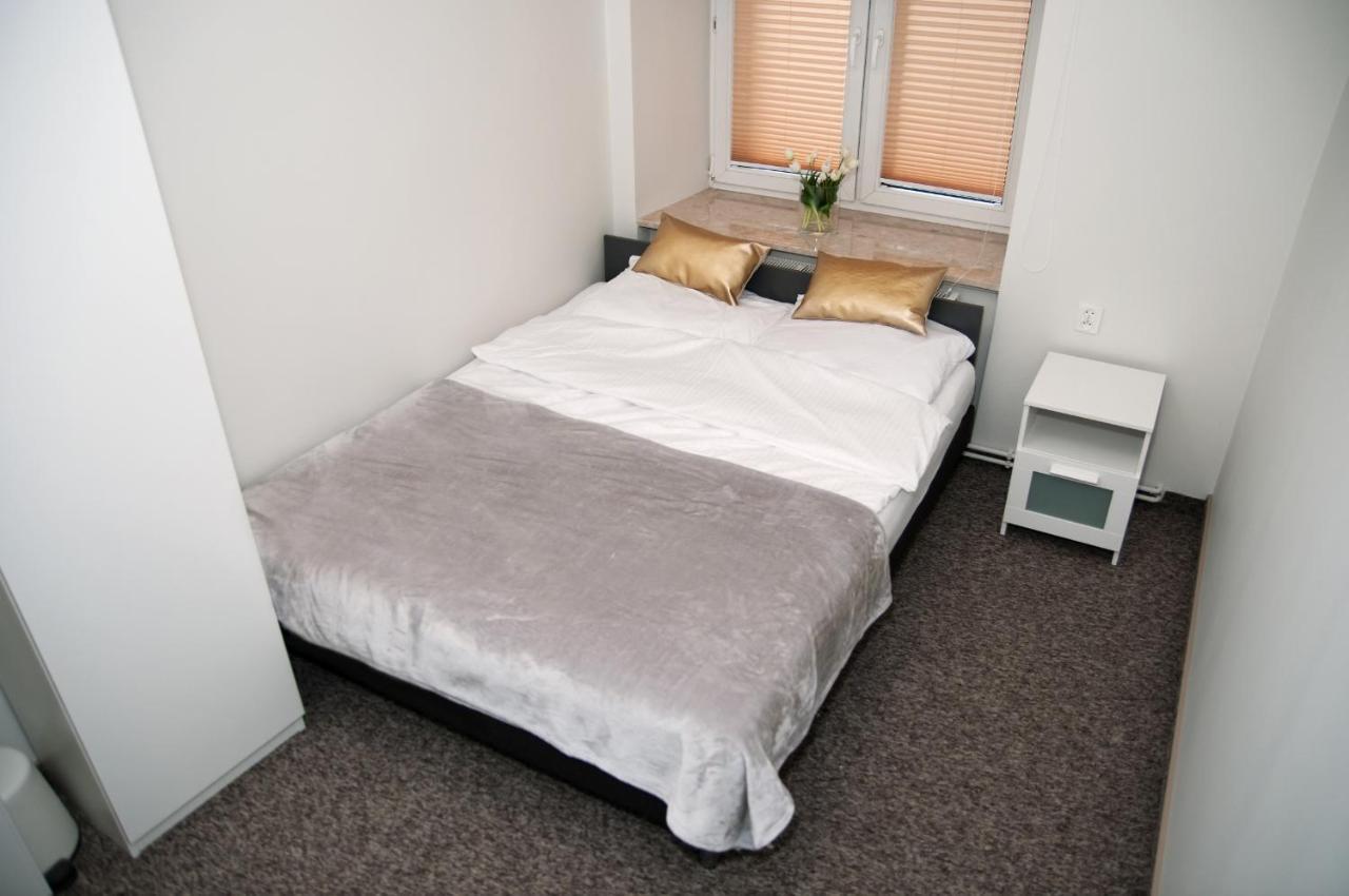 Rodmos Hostel Люблин Экстерьер фото