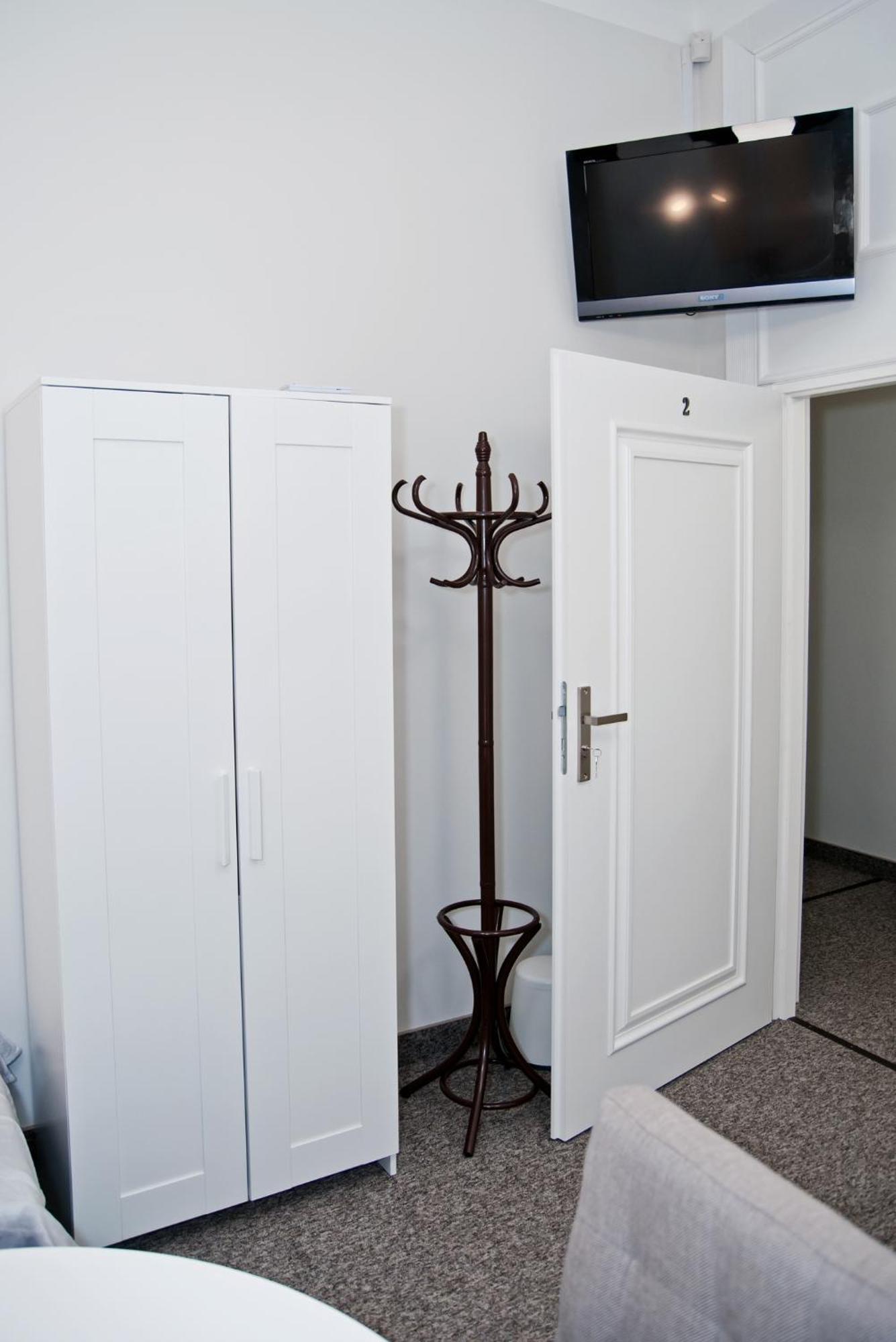 Rodmos Hostel Люблин Экстерьер фото
